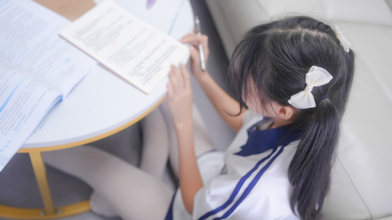 小婕 – 校服白丝 [49P1V-302MB]-福利岛